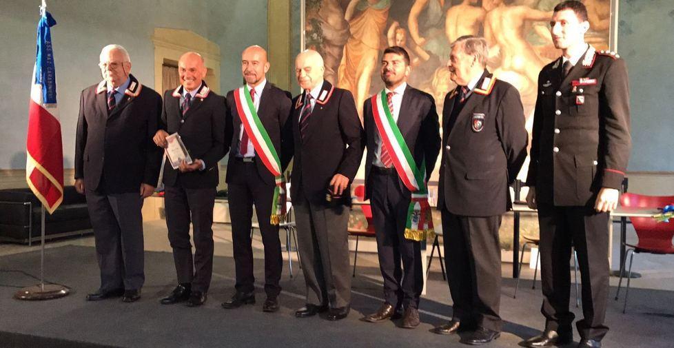 Premi ai carabinieri nel salone d’onore con soci e familiari
