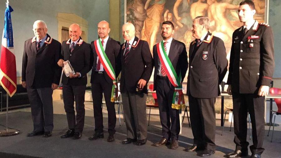 Premi ai carabinieri nel salone d’onore con soci e familiari