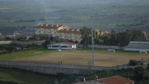 Campo di calcio, interrogazione in Comune
