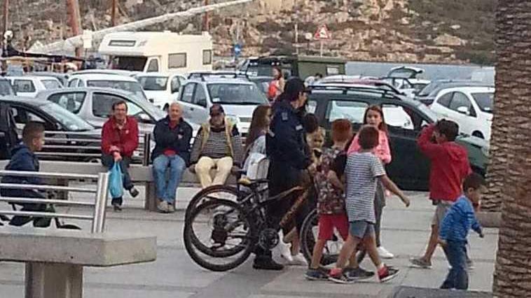 No alle biciclette in piazza, sequestro dei vigili urbani 