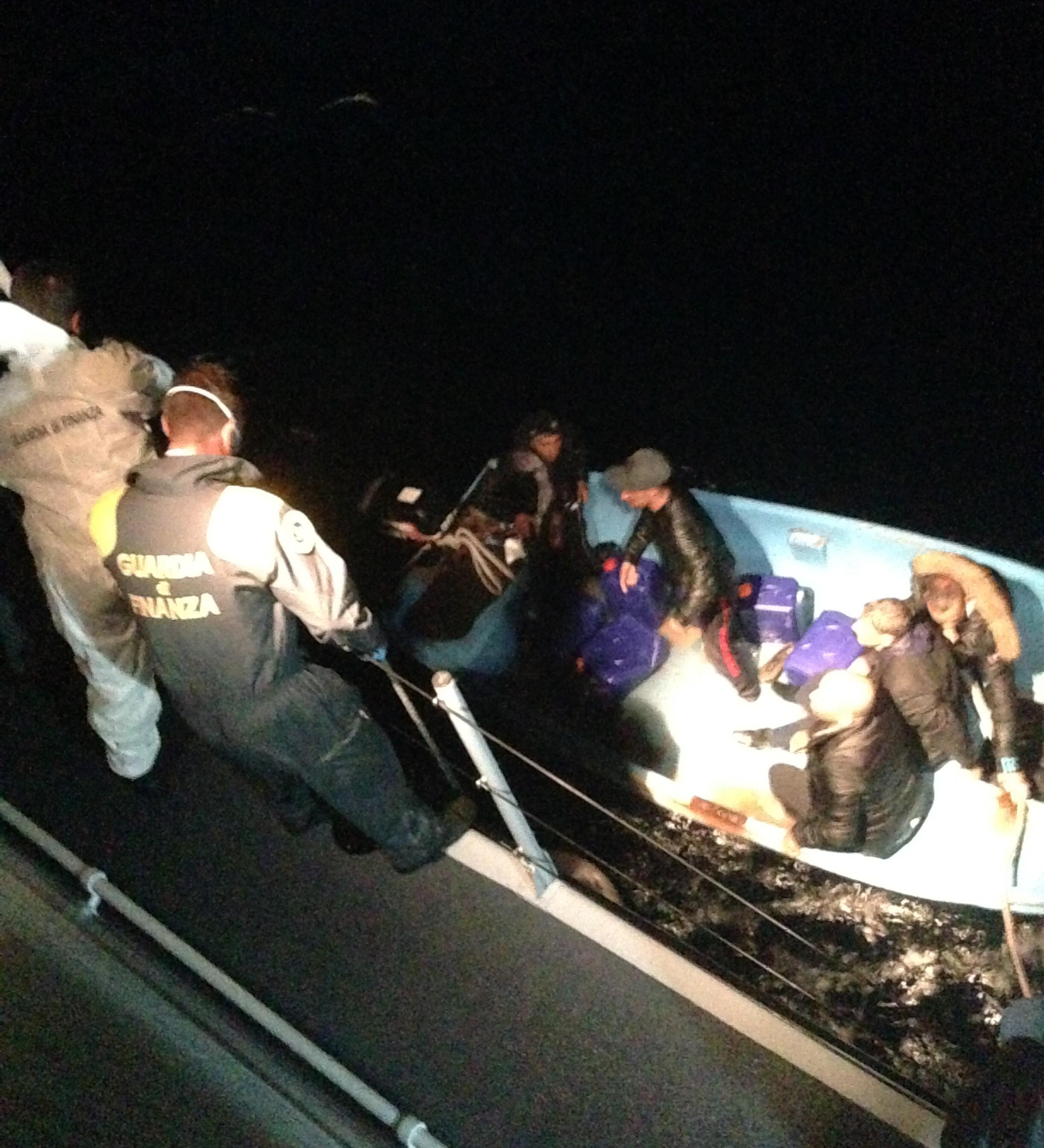 Ancora sbarchi di migranti nel sud Sardegna: arrivati altri 50 algerini