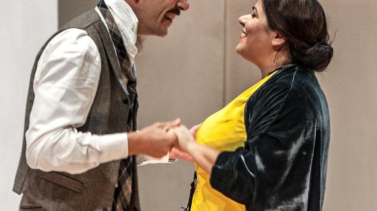 Marco Brinzi e Michela Murgia in una foto di scena