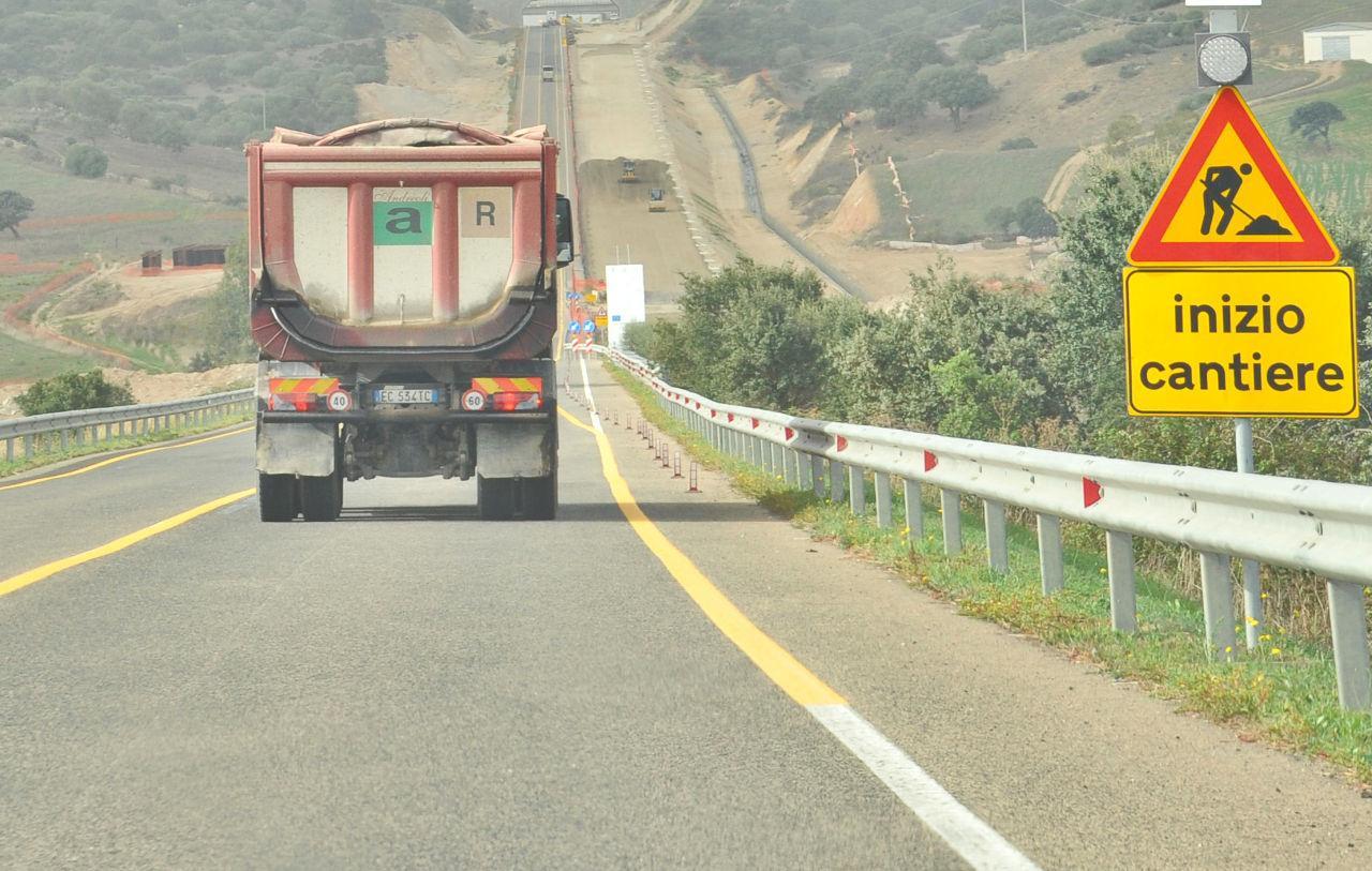 Va demolito un cavalcavia, strada Sassari-Olbia deviata per due giorni