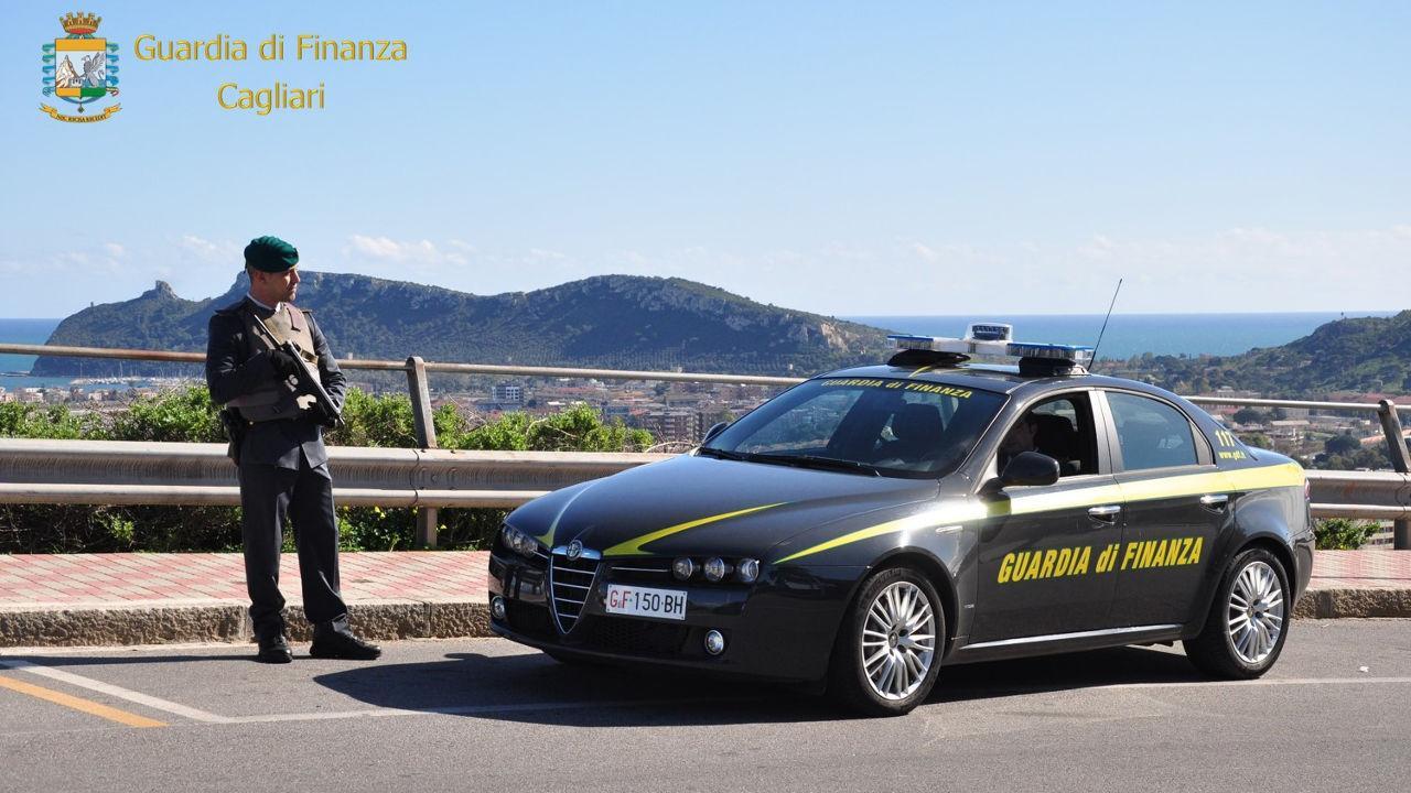 Griffe false, la finanza sequestra la merce di due senegalesi