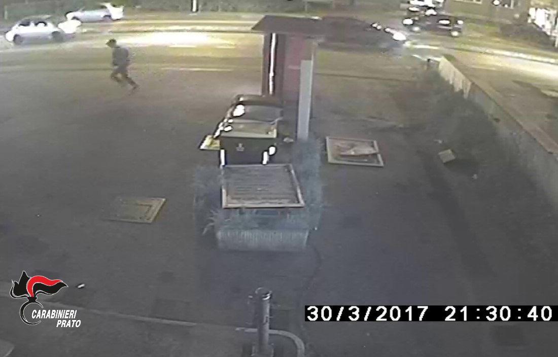 La fuga dell'assassino di Leonardo Lo Cascio ripresa dalla telecamera di un distributore