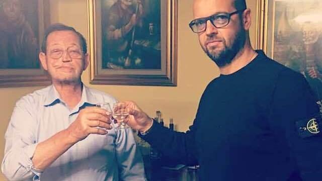 Muore d’infarto dopo la caduta dal trattore