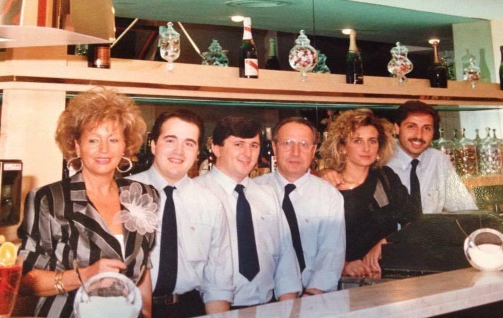 Una foto d'epoca del personale del Bar Corrieri