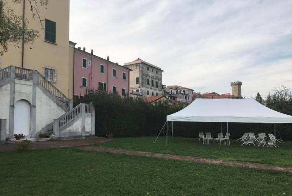 Champagne e focaccina una start up di Carrara