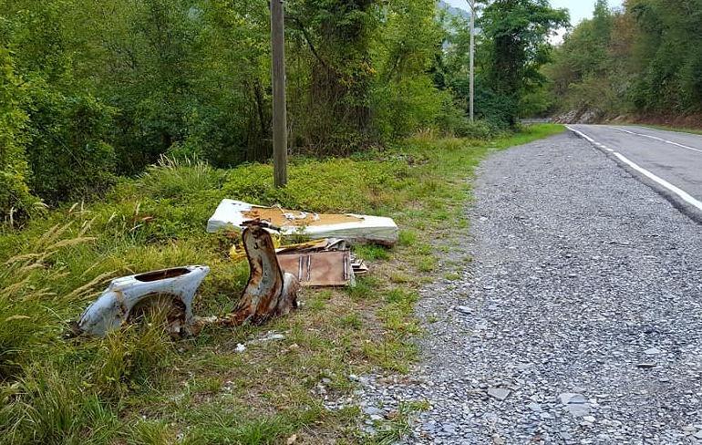 Golfarone ripulito dai rifiuti abbandonata anche una Vespa