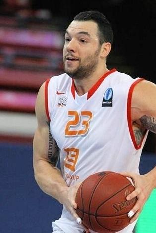 Christian Burns è atterrato in Brianza, ma Cantù resta nel caos