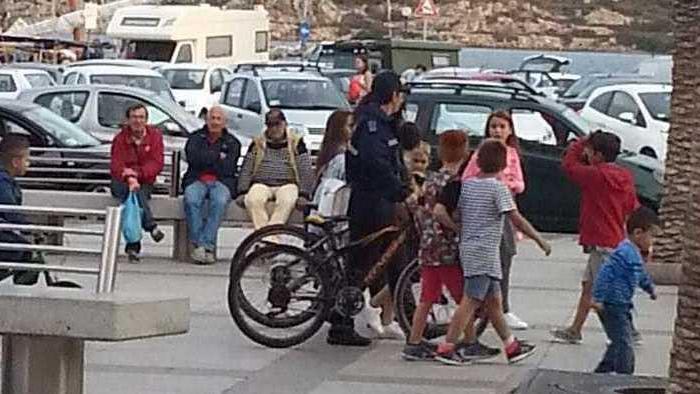 I vigili e le bici sequestrate: «Era un gioco pericoloso»
