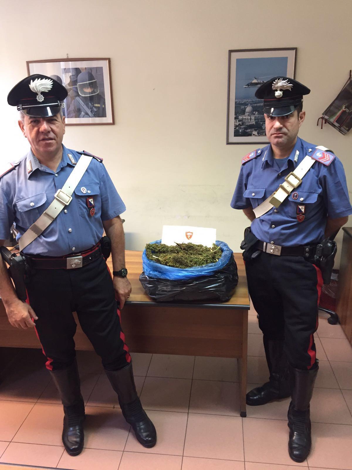 Cagliari, evade dagli arresti domiciliari e nasconde tre chili di droga in cantina