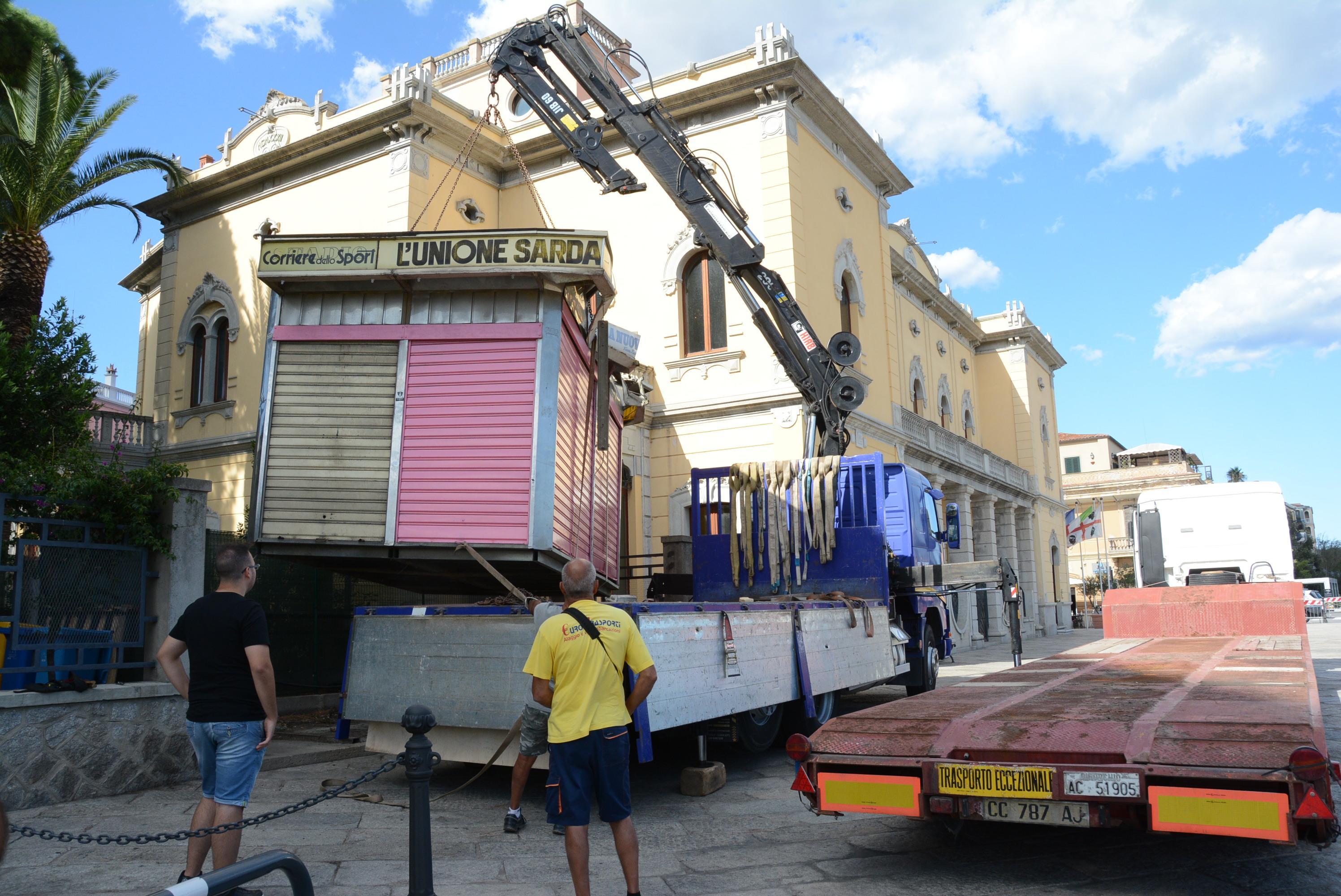 La rimozione dell'edicola Ambrosino