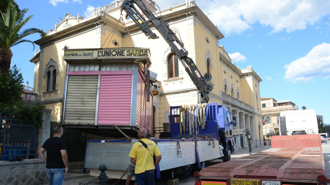 La rimozione dell'edicola Ambrosino