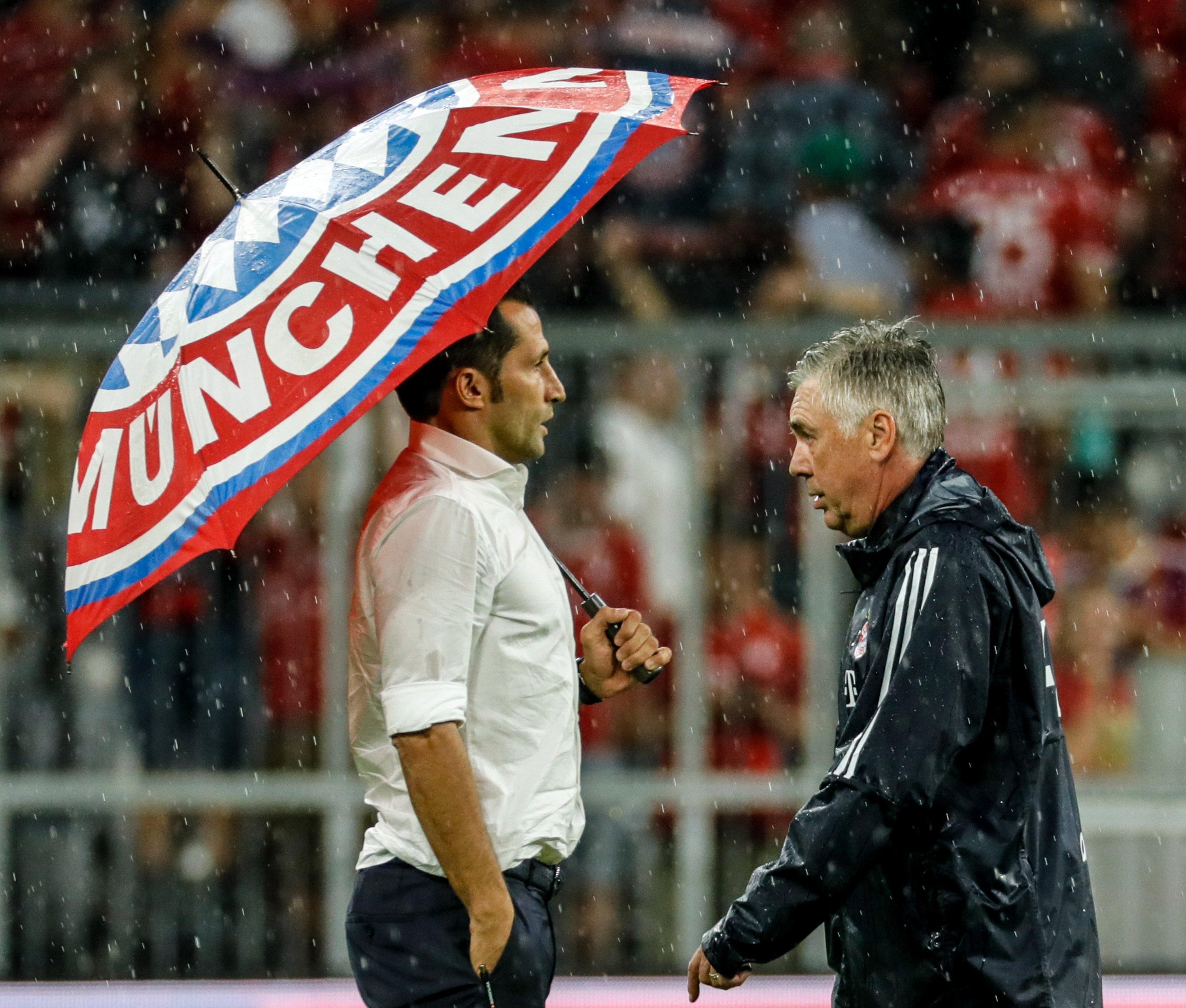 Carlo Ancelotti con il ds del Bayern Hasan Salihamidzic