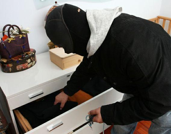 Furti in casa, via Bozzone insorge 