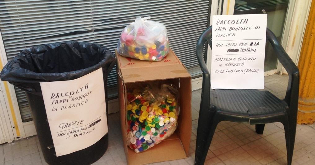 Un mare di tappi per la Tanzania