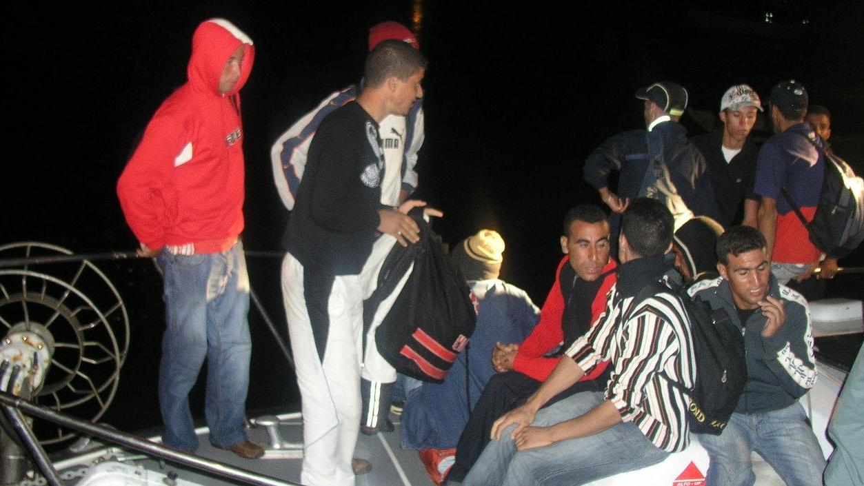Migranti, flusso continuo Altri 111 algerini nel Sulcis 