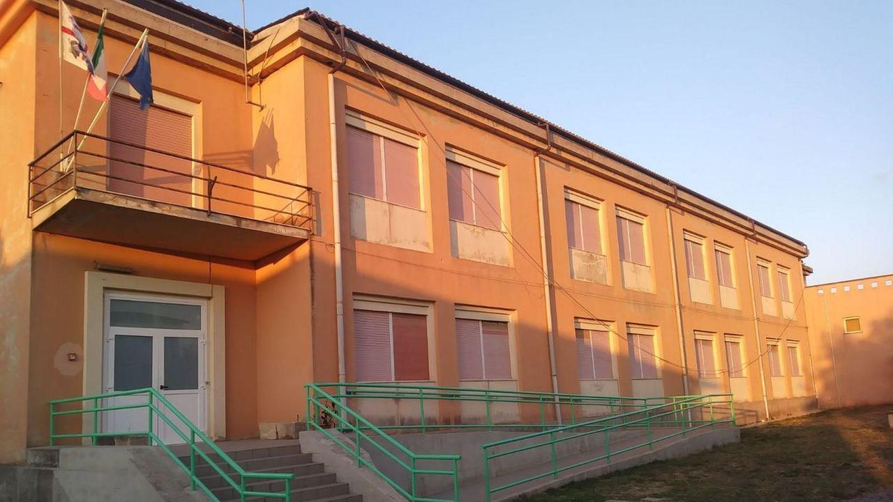 Risanato il cornicione pericolante