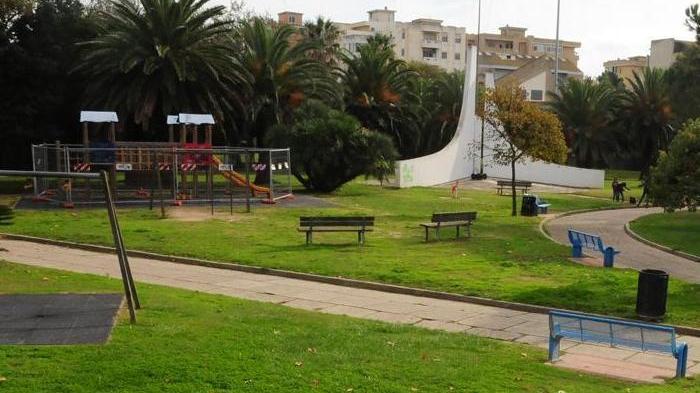 Morìa di pesci e tartarughe nel laghetto dei giardini