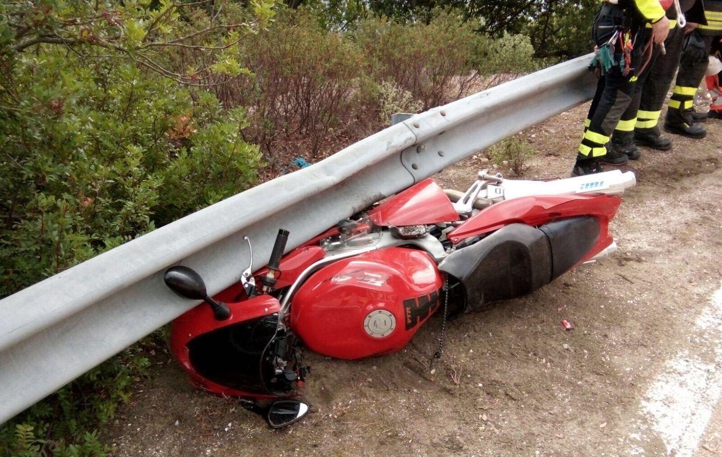 Moto contro il guardrail grave un centauro austriaco 