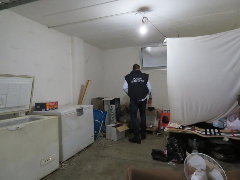 La cucina sequestrata dalla Polizia municipale