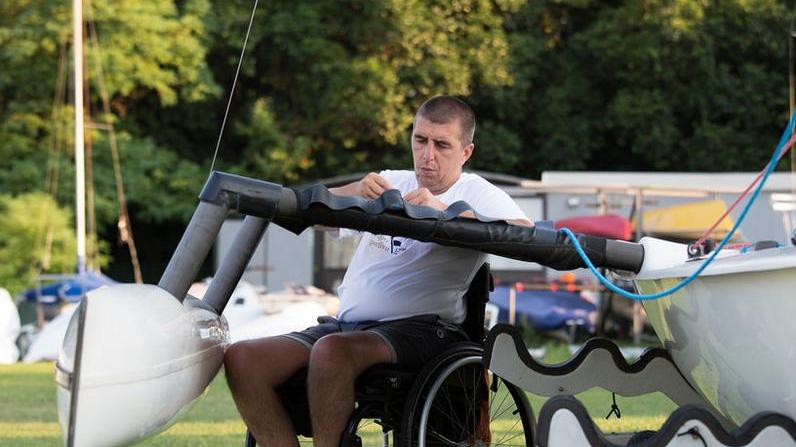 L’appello del velista: «Sono disabile e non trovo casa a Viareggio»