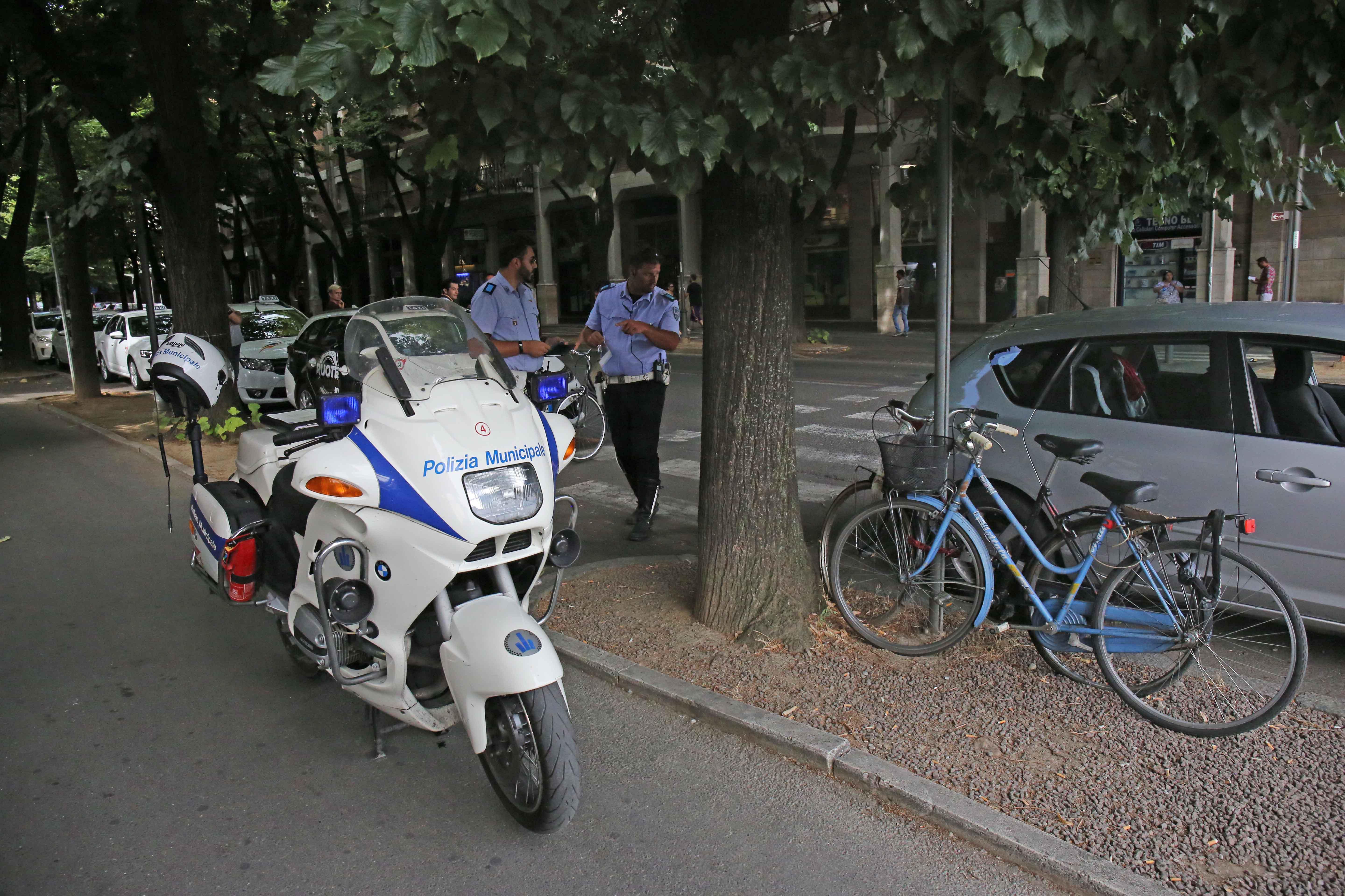 Reggio Emilia, ruba un'Ape car ma si schianta davanti ai vigili