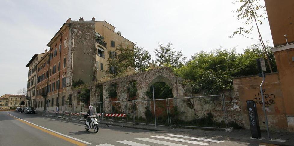 Rudere abbandonato sul lungarno, Pampana a processo 