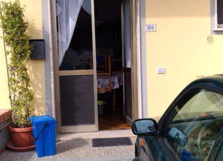 Blitz in casa, rubati oro e gioielli 