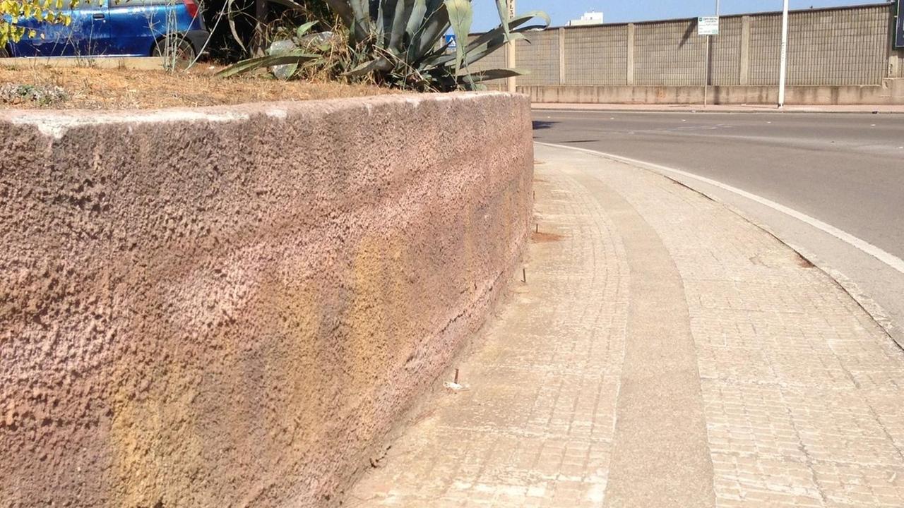 Punte di ferro sul marciapiede