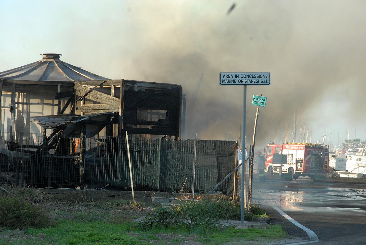 Il ristorante distrutto dall'incendio