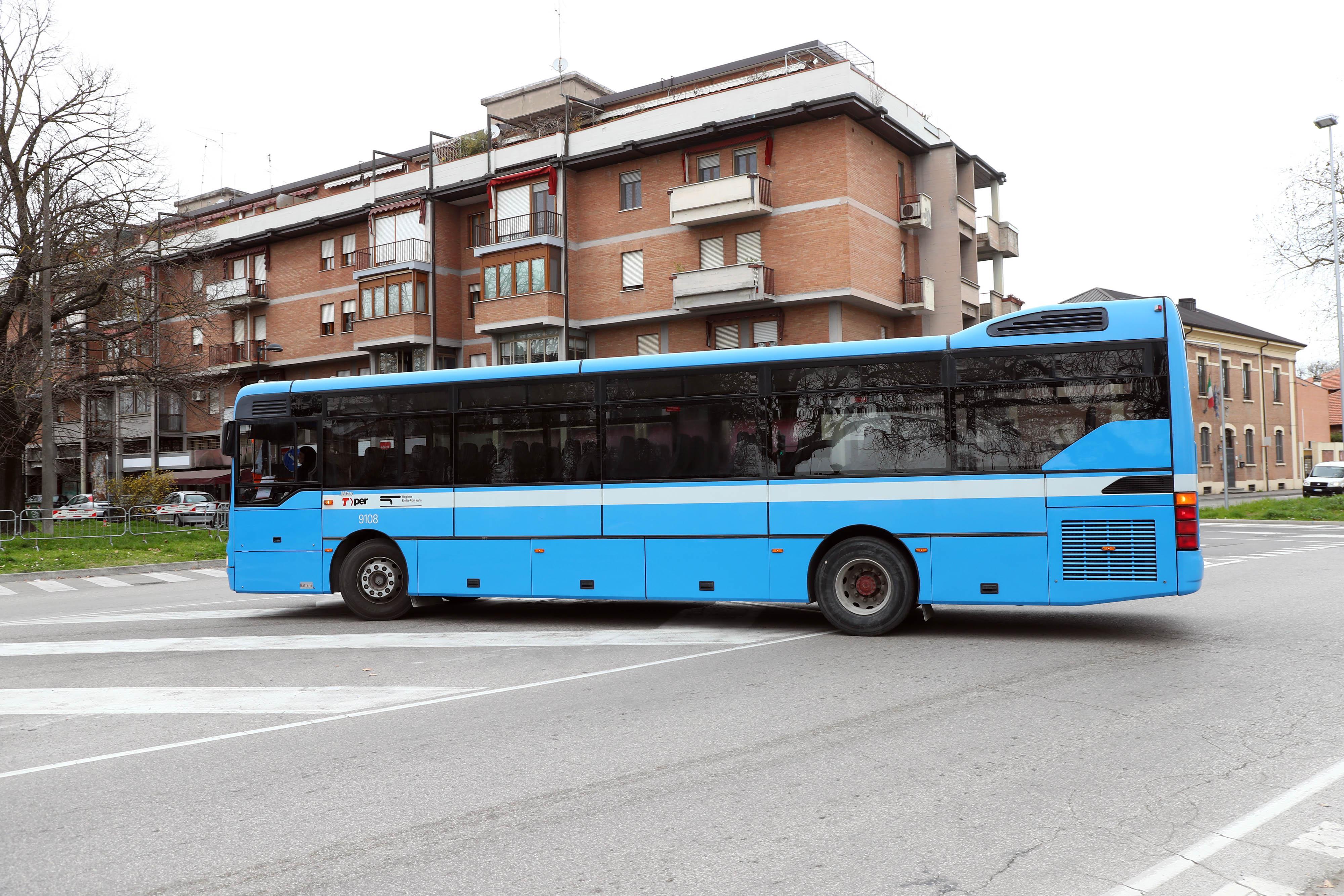 Una corriera dei servizi extraurbani