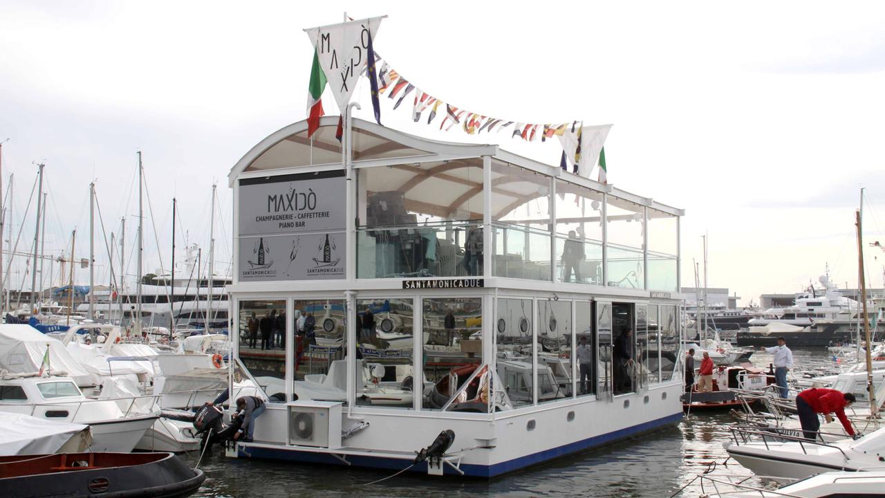 Maxi-risarcimento dalla Viareggio Porto per la champagneria galleggiante