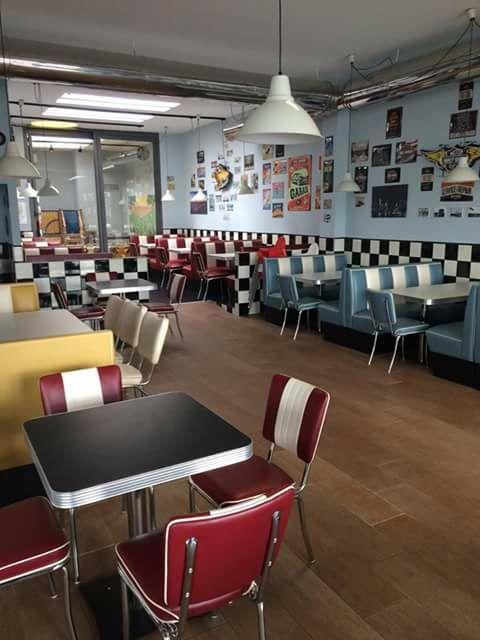 Cuochi e camerieri per il locale in stile Grease: dove inviare le candidature