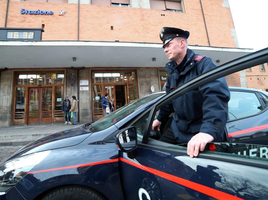 Scippata in stazione mentre aspetta il treno