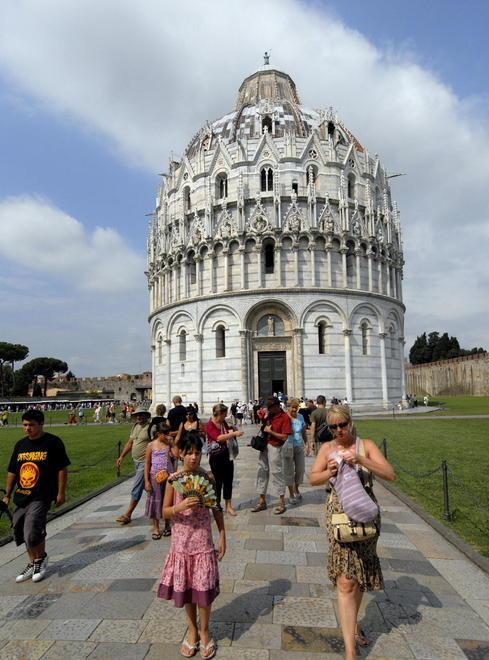 E nel Battistero “entrano” personaggi contemporanei 