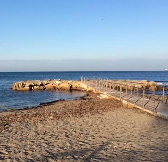 Bagni in mare ok su tutta la costa Revocato il divieto 