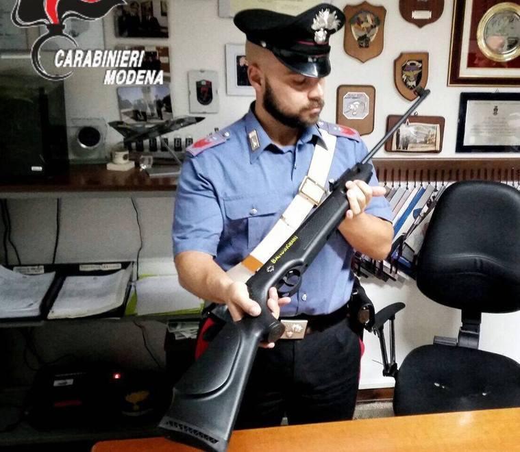 Spara al gatto del vicino Denunciato 33enne indiano