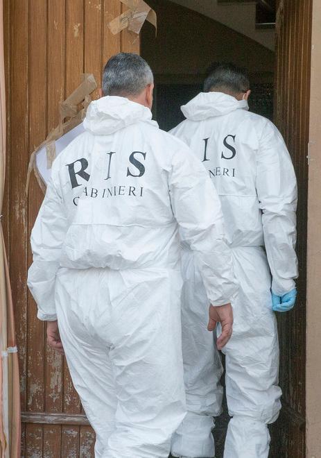 Una bottiglia rotta e quella ferita in testa Tutti i dubbi dei Ris 