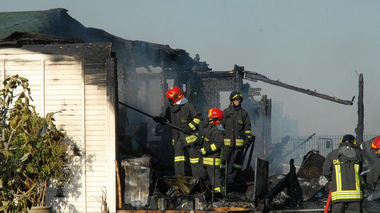 Incendio distrugge l’Egisto Beach a Torregrande