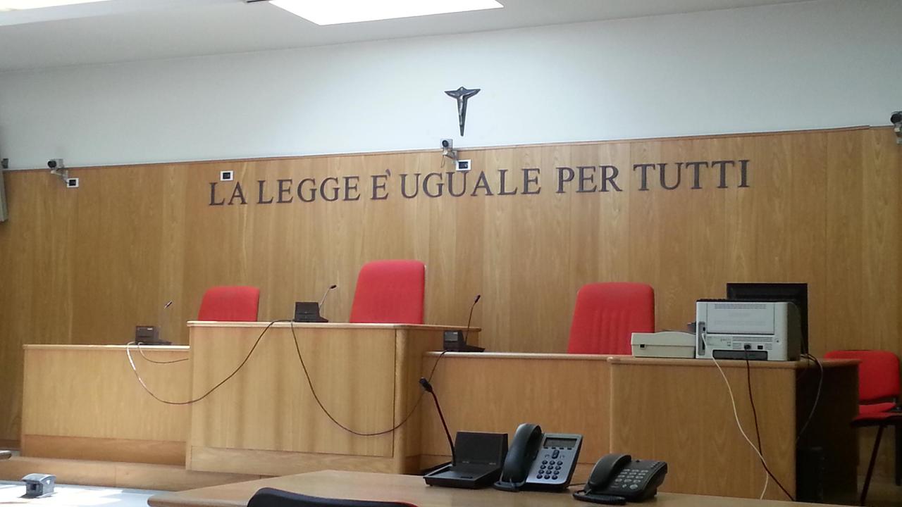 L'aula del Tribunale di Prato
