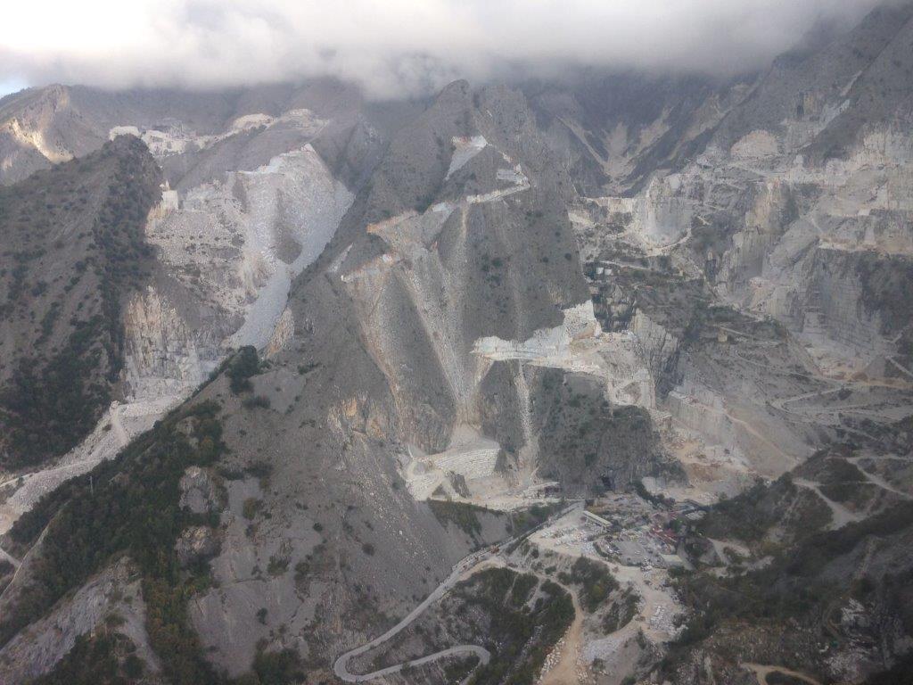 Uno scorcio delle cave (foto archivio)