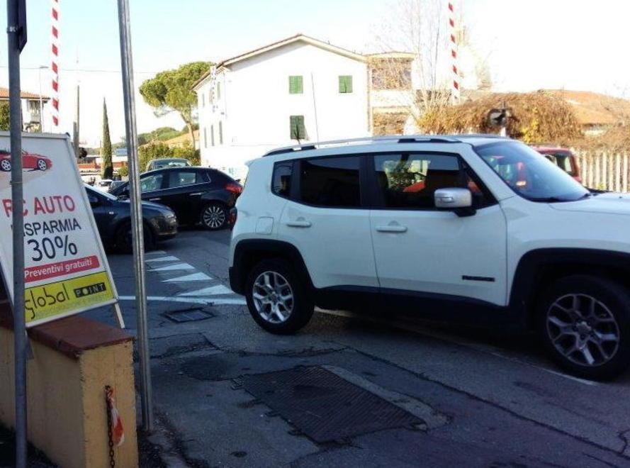 Via di Tiglio, chiuso il passaggio a livello 