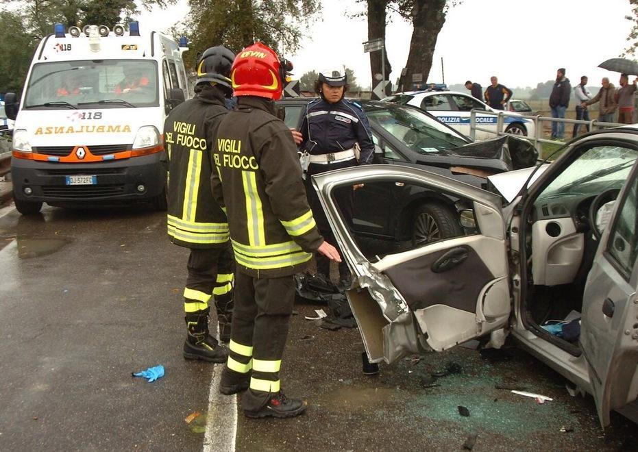 Schianto frontale, famiglia di Argenta all’ospedale