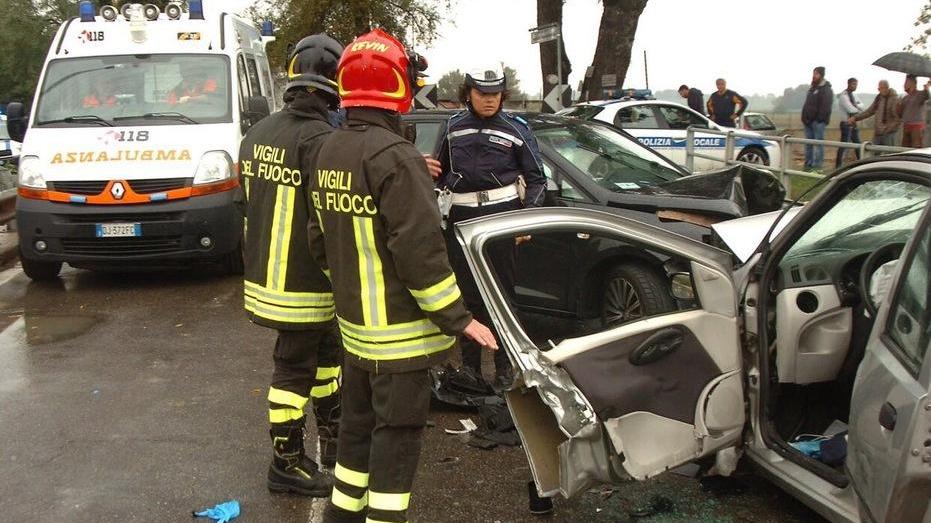 Schianto frontale, famiglia di Argenta all’ospedale