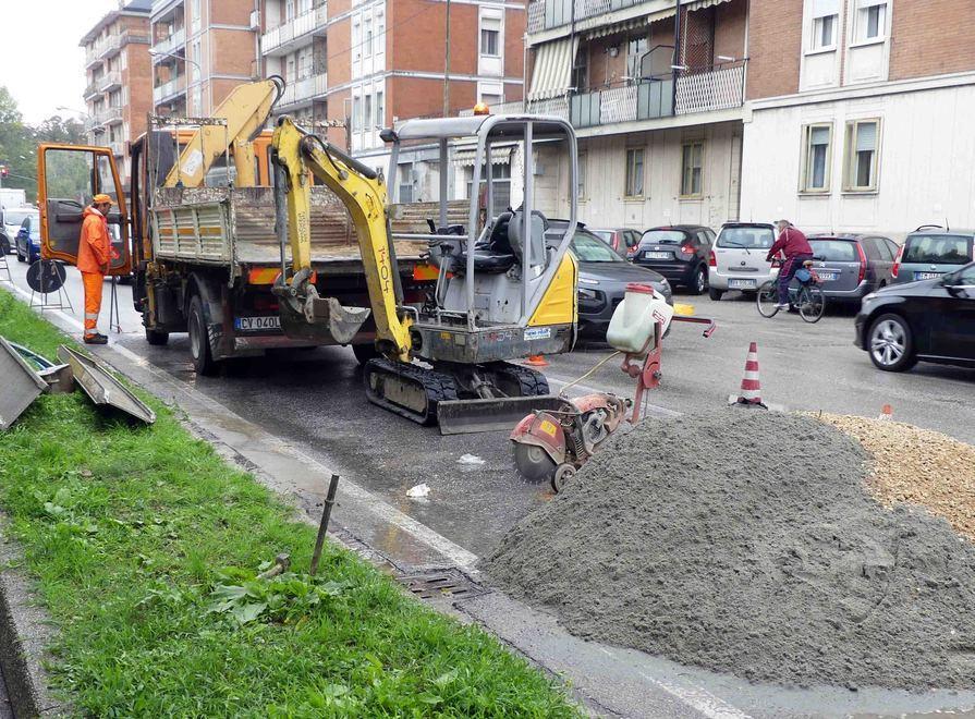 Si rompe la condotta idrica Disagi in via Canapa 