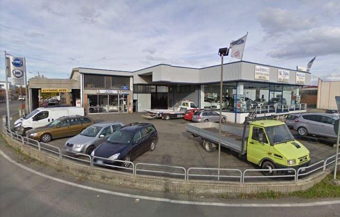 Colpo notturno in officina i ladri fuggono con 2 auto 