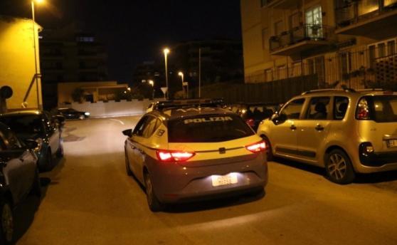 La polizia spara durante l'inseguimento: arrestato 52enne livornese