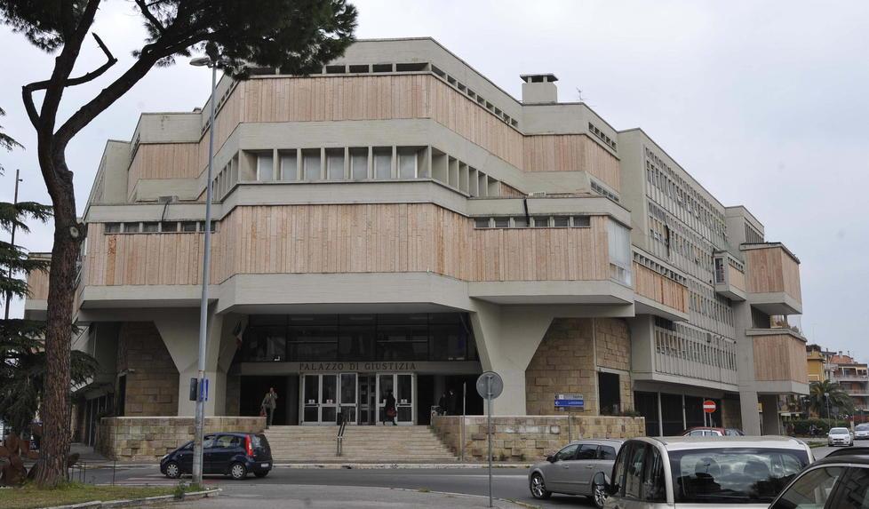 Divieto di avvicinamento per l’amica del carabiniere 